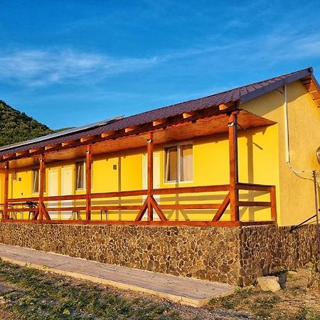 Cabana Varad Coronini Moldova Veche Eksteriør billede