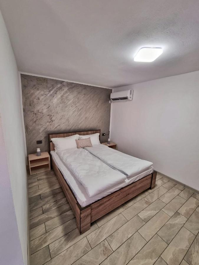 Cabana Varad Coronini Moldova Veche Eksteriør billede