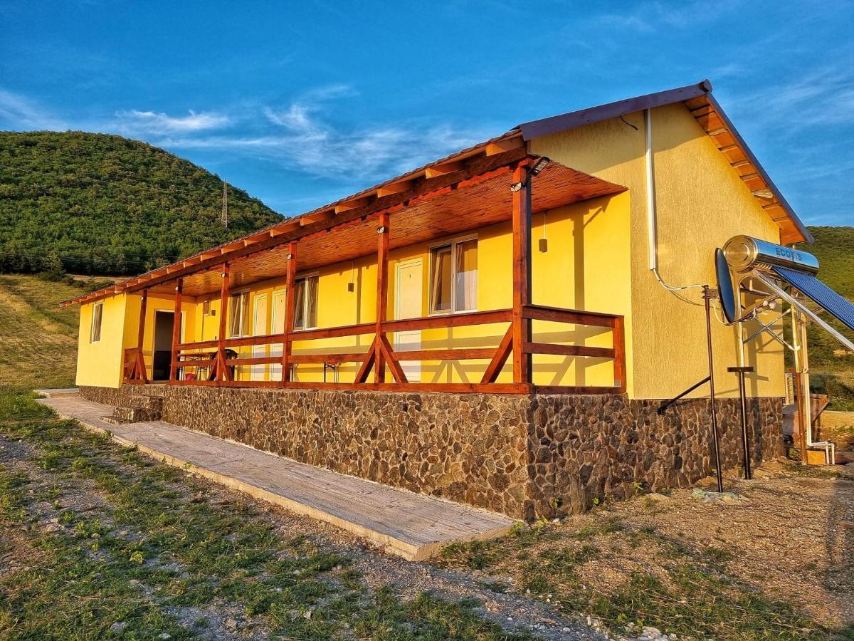 Cabana Varad Coronini Moldova Veche Eksteriør billede