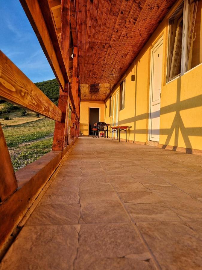 Cabana Varad Coronini Moldova Veche Eksteriør billede
