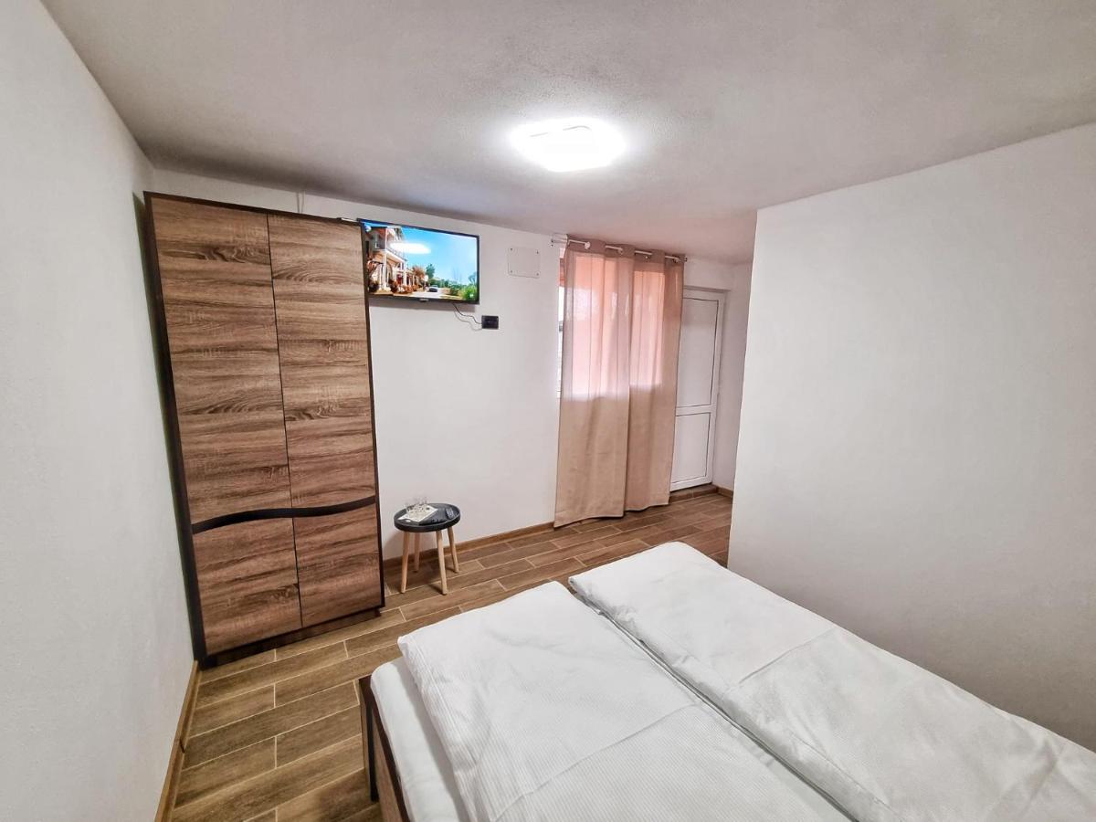 Cabana Varad Coronini Moldova Veche Eksteriør billede