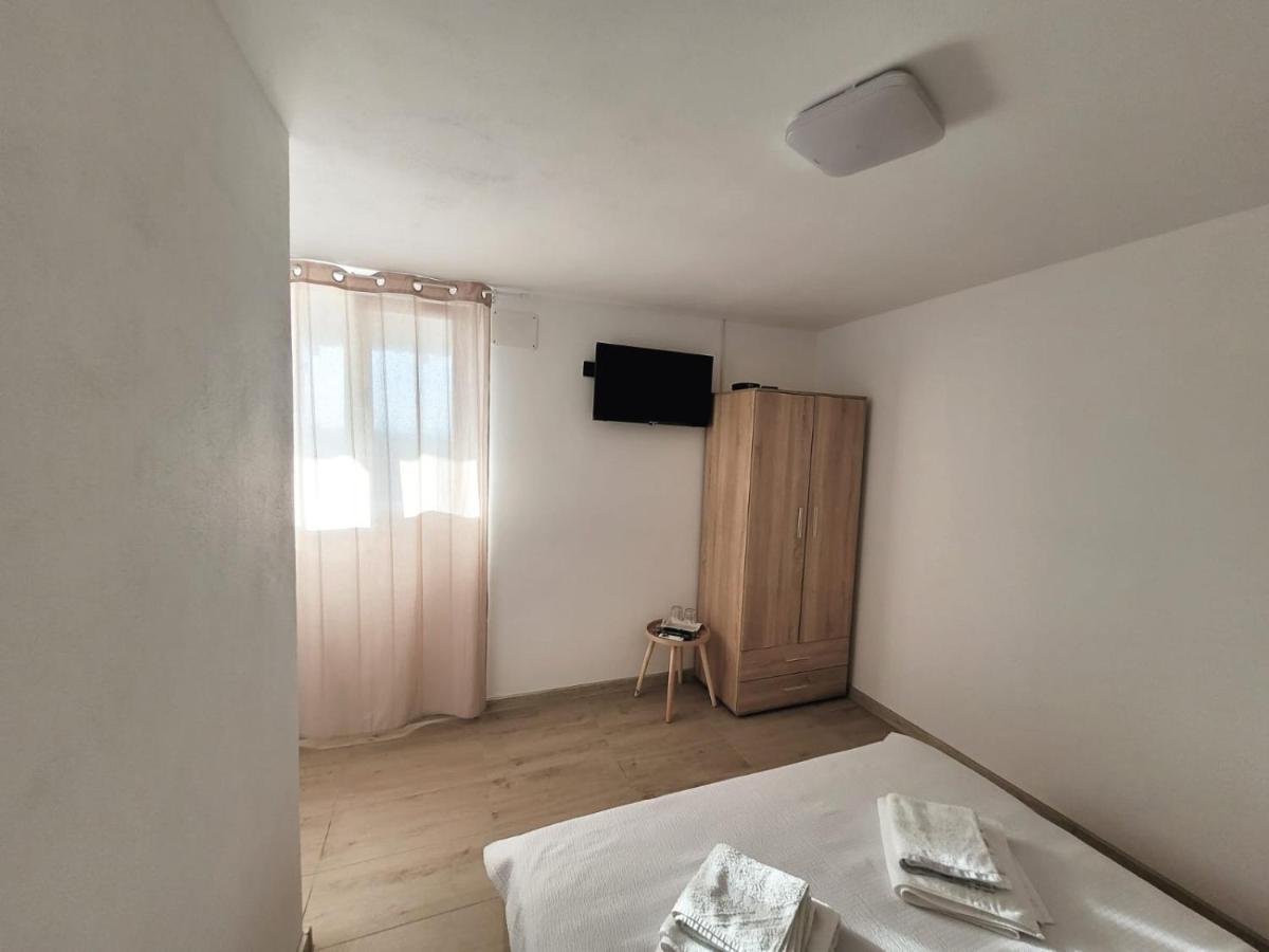Cabana Varad Coronini Moldova Veche Eksteriør billede